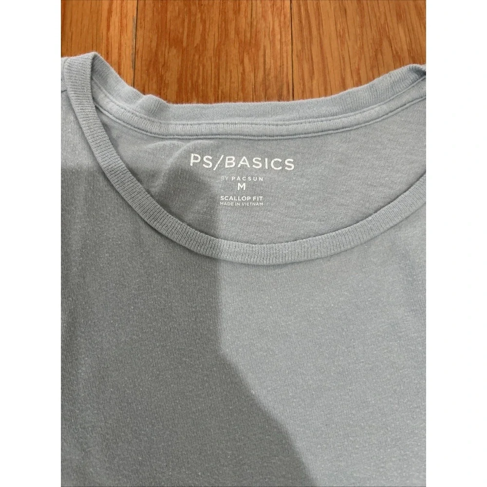 ASOS Basics Men's T-Shirt Medium Light Blue Scallop Hem Crew Neck Casual Tee